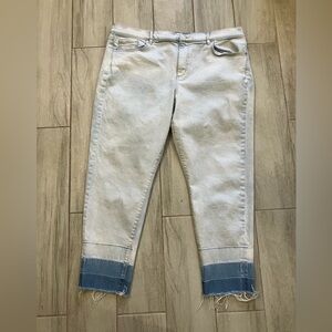 Loft Modern Skinny Crop Jean
Size 34/18
Inseam- 26”
Perfect condition